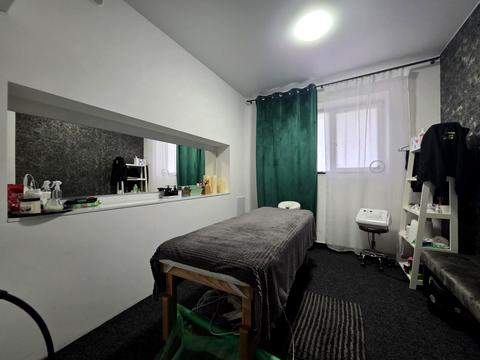 комерційна за адресою Олександра Довженка вул., 29-Г