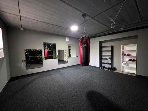 комерційна за адресою Олександра Довженка вул., 29-Г