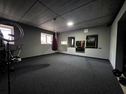 комерційна за адресою Олександра Довженка вул., 29-Г