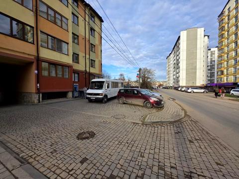 комерційна за адресою Олександра Довженка вул., 29-Г