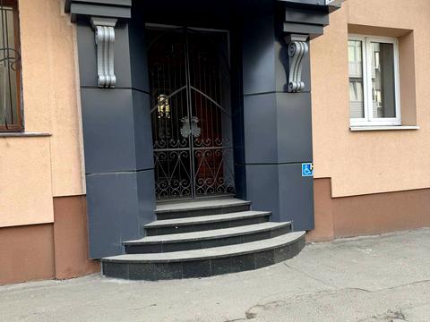 комерційна за адресою Пластова вул. (Остафова), 10