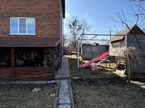 будинок за адресою Епіцентру