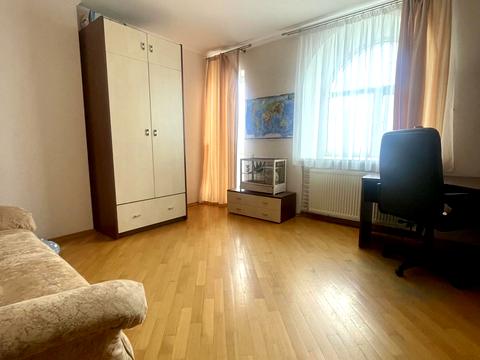 квартира за адресою Сергія Подолинського вул. (Благоєва), 7