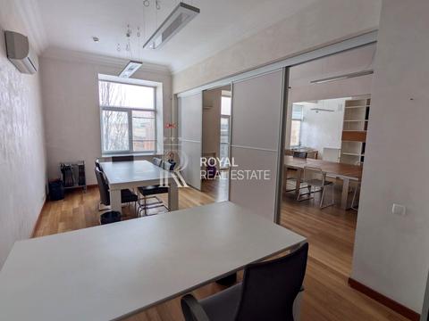 коммерческая по адресу Крещатик ул. (Kreschatic), 25