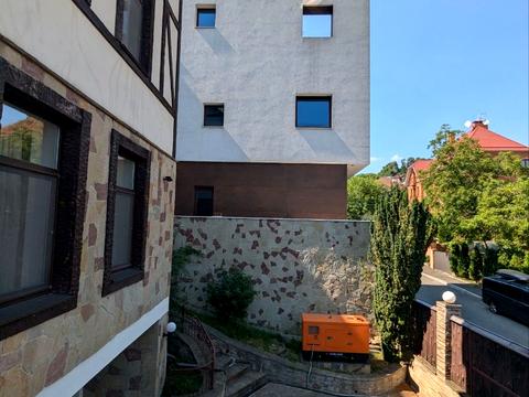 комерційна за адресою Редутний пров., 7