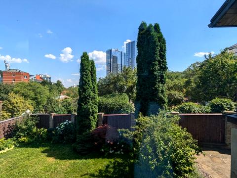 комерційна за адресою Редутний пров., 7
