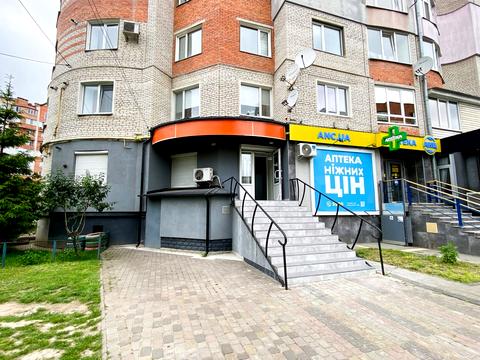 комерційна за адресою Кравчука вул., 15