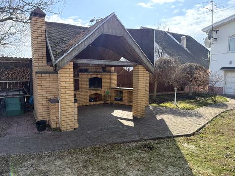 будинок за адресою Молодіжна, 25-а