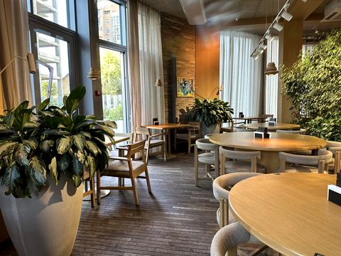 коммерческая по адресу Дмитрия Яворницкого просп. (Карла Маркса), 5