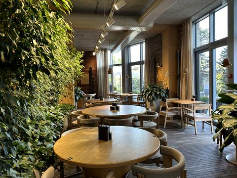 коммерческая по адресу Дмитрия Яворницкого просп. (Карла Маркса), 5