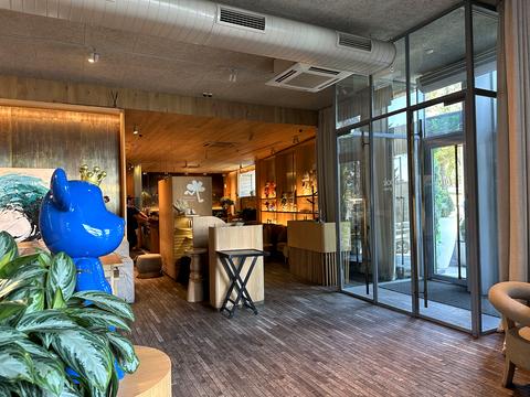 коммерческая по адресу Дмитрия Яворницкого просп. (Карла Маркса), 5