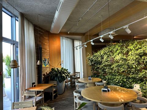 коммерческая по адресу Дмитрия Яворницкого просп. (Карла Маркса), 5