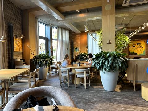 коммерческая по адресу Дмитрия Яворницкого просп. (Карла Маркса), 5