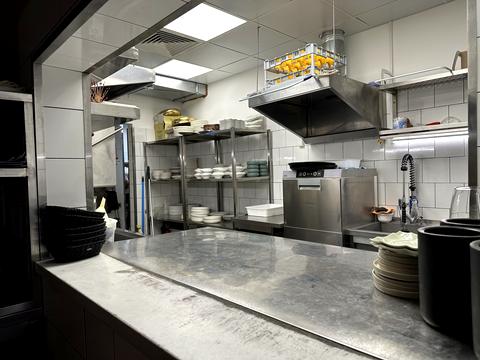 коммерческая по адресу Дмитрия Яворницкого просп. (Карла Маркса), 5