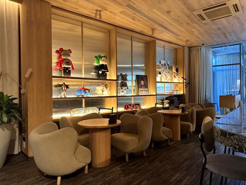 коммерческая по адресу Дмитрия Яворницкого просп. (Карла Маркса), 5