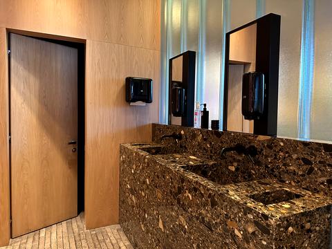 коммерческая по адресу Дмитрия Яворницкого просп. (Карла Маркса), 5