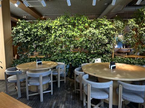 коммерческая по адресу Дмитрия Яворницкого просп. (Карла Маркса), 5