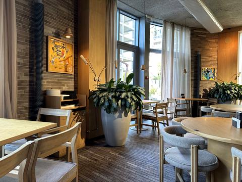 коммерческая по адресу Дмитрия Яворницкого просп. (Карла Маркса), 5