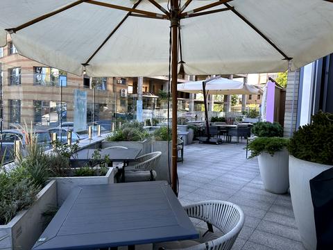 коммерческая по адресу Дмитрия Яворницкого просп. (Карла Маркса), 5