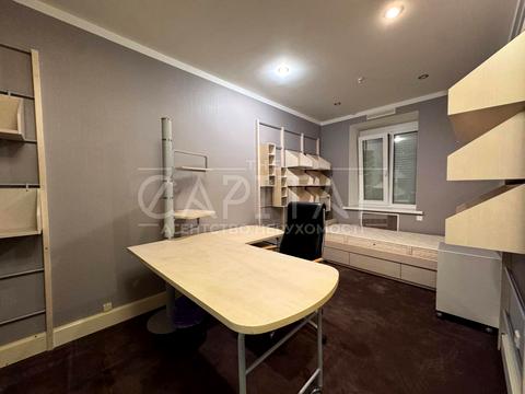 комерційна за адресою Миколи Бурачека пров. (Левітана), 15