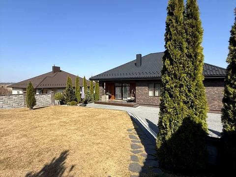 будинок за адресою Довга