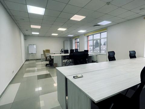 комерційна за адресою Джорджа Вашингтона вул. (Батальна), 4