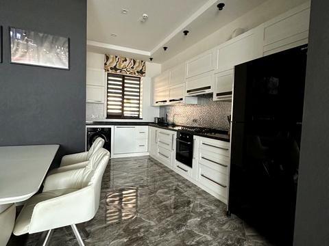 будинок за адресою Набережна вул.