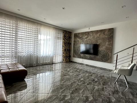 будинок за адресою Набережна вул.