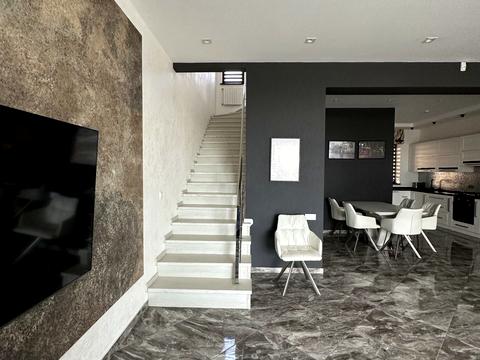 будинок за адресою Набережна вул.