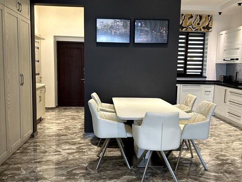 будинок за адресою Набережна вул.