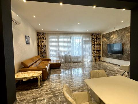 будинок за адресою Набережна вул.