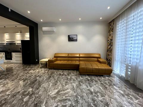 будинок за адресою Набережна вул.