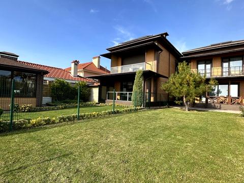 будинок за адресою Набережна вул.