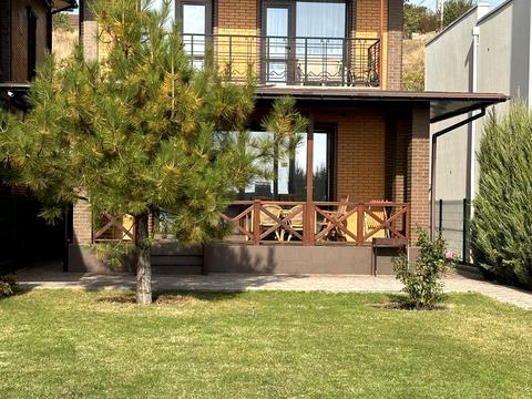 будинок за адресою Набережна вул.