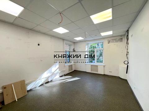 комерційна за адресою Михайла Грушевського вул., 28/2