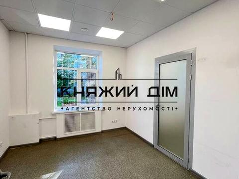 комерційна за адресою Михайла Грушевського вул., 28/2