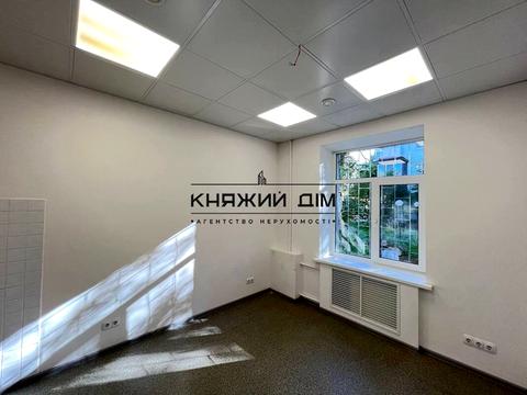 комерційна за адресою Михайла Грушевського вул., 28/2