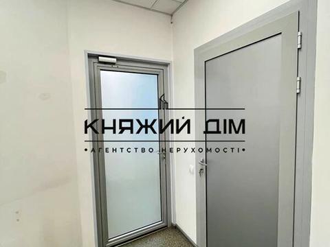 комерційна за адресою Михайла Грушевського вул., 28/2