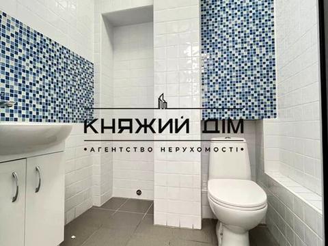 комерційна за адресою Михайла Грушевського вул., 28/2