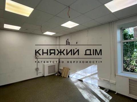 коммерческая по адресу Михаила Грушевского ул., 28/2
