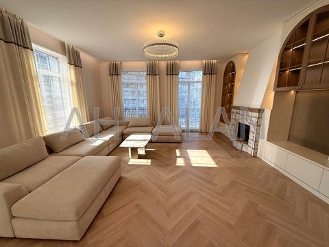 будинок за адресою Павла Загребельного вул. (Миколи Раєвського)