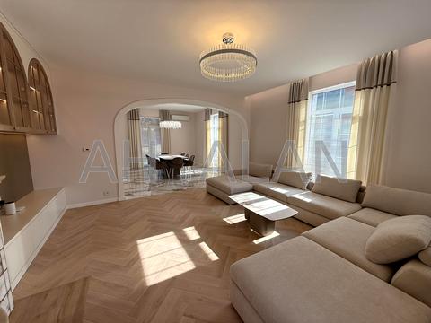 будинок за адресою Павла Загребельного вул. (Миколи Раєвського)