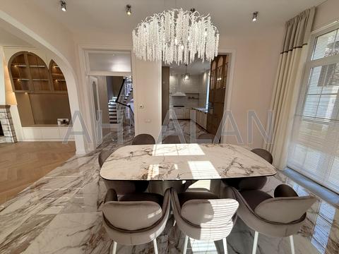 будинок за адресою Павла Загребельного вул. (Миколи Раєвського)