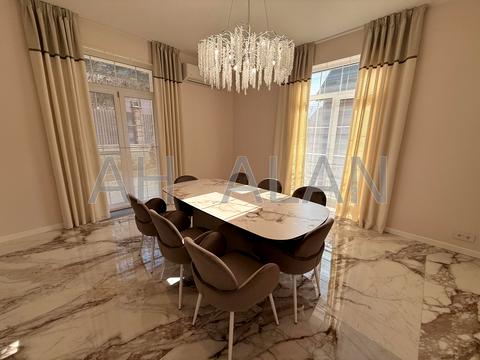 будинок за адресою Павла Загребельного вул. (Миколи Раєвського)