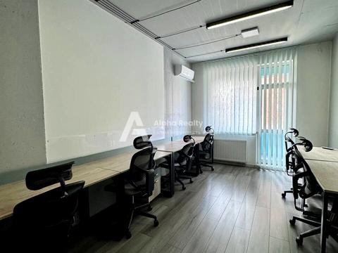 комерційна за адресою Саксаганського вул., 37-К