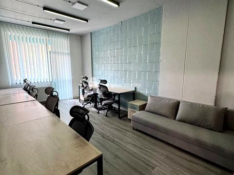 комерційна за адресою Саксаганського вул., 37-К