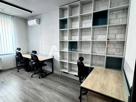 комерційна за адресою Саксаганського вул., 37-К