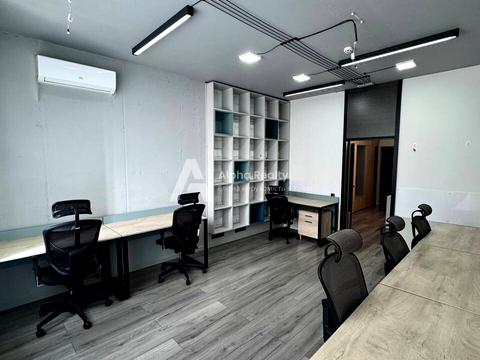 комерційна за адресою Саксаганського вул., 37-К