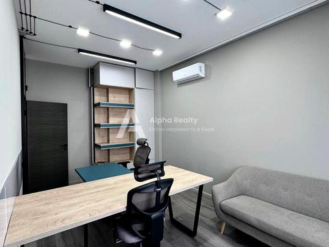 комерційна за адресою Саксаганського вул., 37-К