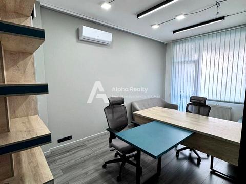 комерційна за адресою Саксаганського вул., 37-К